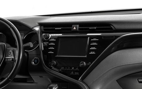 Toyota Camry, 2018 год, 3 099 000 рублей, 9 фотография