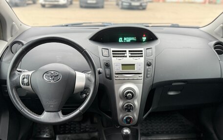 Toyota Yaris III рестайлинг, 2008 год, 700 000 рублей, 8 фотография