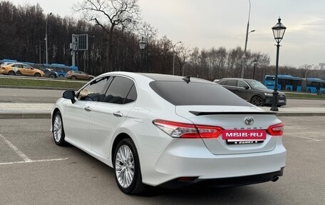 Toyota Camry, 2018 год, 2 870 000 рублей, 4 фотография