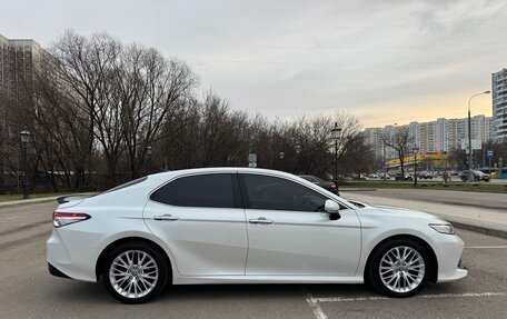 Toyota Camry, 2018 год, 2 870 000 рублей, 6 фотография