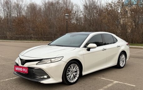 Toyota Camry, 2018 год, 2 870 000 рублей, 2 фотография