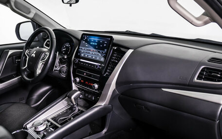 Mitsubishi Pajero Sport III рестайлинг, 2020 год, 4 449 000 рублей, 9 фотография