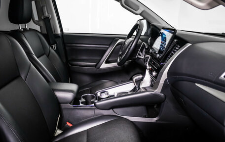 Mitsubishi Pajero Sport III рестайлинг, 2020 год, 4 449 000 рублей, 12 фотография