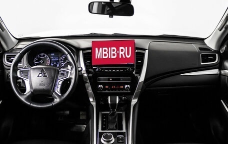 Mitsubishi Pajero Sport III рестайлинг, 2020 год, 4 449 000 рублей, 11 фотография