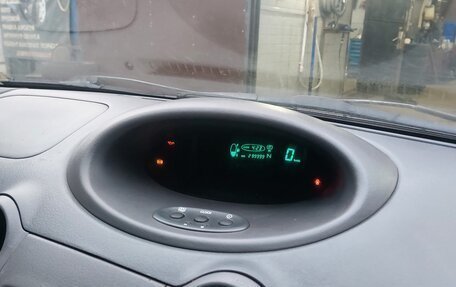 Toyota Vitz, 2000 год, 6 фотография