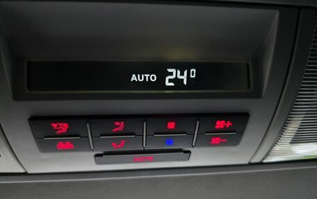 Volkswagen Caravelle T6 рестайлинг, 2019 год, 3 850 000 рублей, 19 фотография