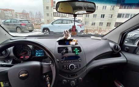 Chevrolet Spark III, 2011 год, 630 000 рублей, 2 фотография