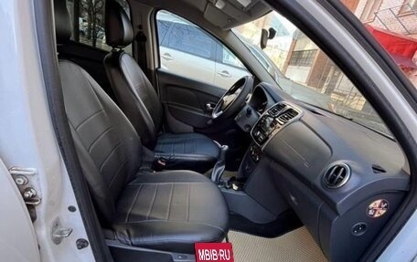 Renault Logan II, 2018 год, 720 000 рублей, 7 фотография