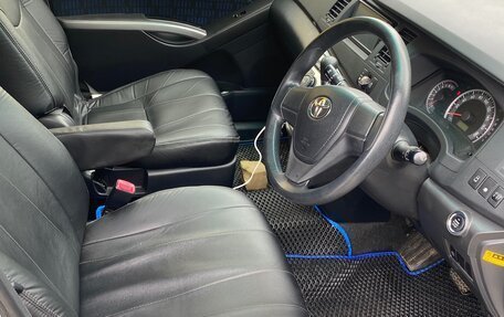 Toyota ISis I, 2014 год, 1 200 000 рублей, 4 фотография