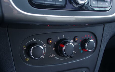 Renault Sandero II рестайлинг, 2017 год, 1 299 000 рублей, 19 фотография