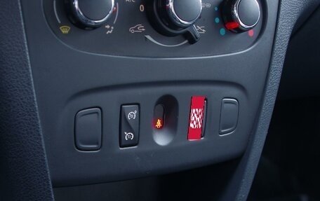 Renault Sandero II рестайлинг, 2017 год, 1 299 000 рублей, 20 фотография