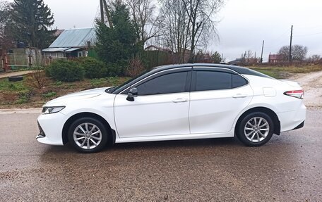 Toyota Camry, 2018 год, 2 100 000 рублей, 4 фотография