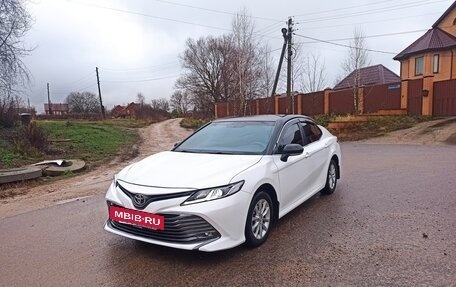 Toyota Camry, 2018 год, 2 100 000 рублей, 3 фотография