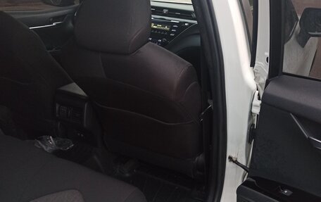 Toyota Camry, 2018 год, 2 100 000 рублей, 10 фотография