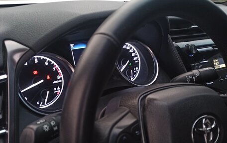 Toyota Camry, 2018 год, 2 100 000 рублей, 15 фотография