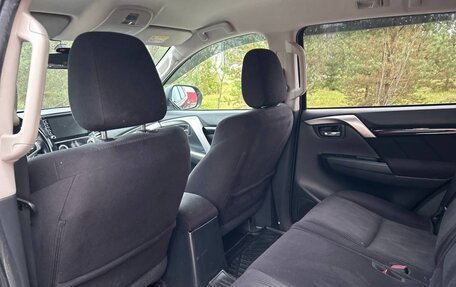 Mitsubishi Pajero Sport III рестайлинг, 2018 год, 2 420 000 рублей, 13 фотография