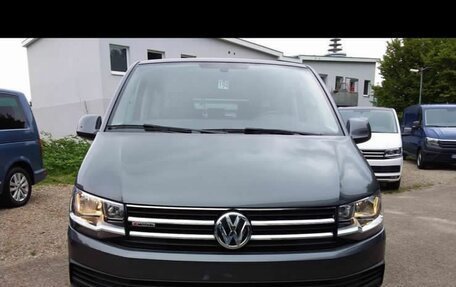 Volkswagen Multivan T6 рестайлинг, 2018 год, 5 500 000 рублей, 8 фотография