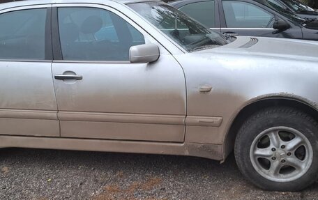 Mercedes-Benz E-Класс, 1998 год, 200 000 рублей, 3 фотография