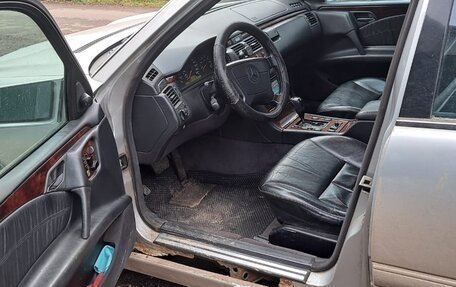 Mercedes-Benz E-Класс, 1998 год, 200 000 рублей, 12 фотография