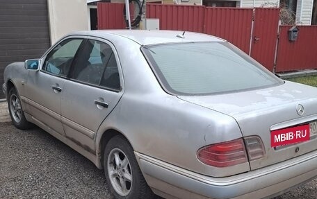 Mercedes-Benz E-Класс, 1998 год, 200 000 рублей, 2 фотография