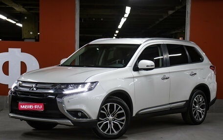 Mitsubishi Outlander III рестайлинг 3, 2017 год, 1 998 000 рублей, 1 фотография