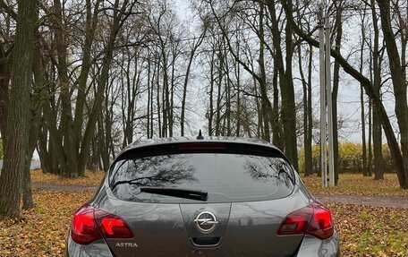 Opel Astra J, 2011 год, 620 000 рублей, 2 фотография