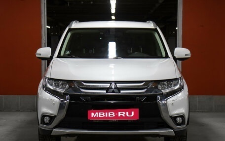 Mitsubishi Outlander III рестайлинг 3, 2017 год, 1 998 000 рублей, 2 фотография