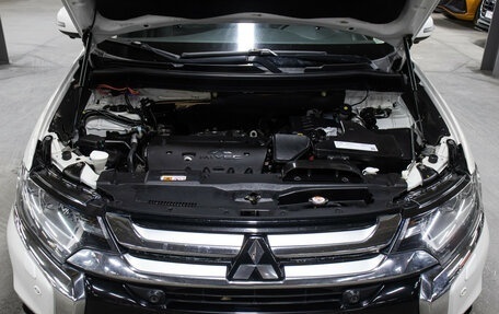 Mitsubishi Outlander III рестайлинг 3, 2017 год, 1 998 000 рублей, 9 фотография