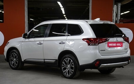 Mitsubishi Outlander III рестайлинг 3, 2017 год, 1 998 000 рублей, 7 фотография