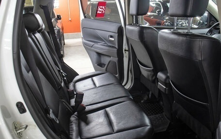 Mitsubishi Outlander III рестайлинг 3, 2017 год, 1 998 000 рублей, 12 фотография