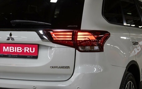 Mitsubishi Outlander III рестайлинг 3, 2017 год, 1 998 000 рублей, 21 фотография