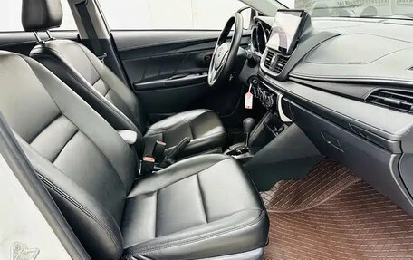 Toyota Yaris XP150 рестайлинг, 2022 год, 1 177 155 рублей, 13 фотография