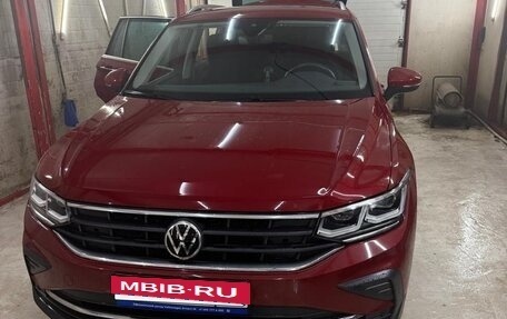 Volkswagen Tiguan II, 2021 год, 3 450 000 рублей, 2 фотография