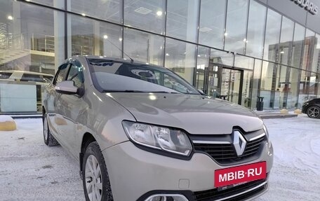 Renault Logan II, 2015 год, 680 000 рублей, 3 фотография