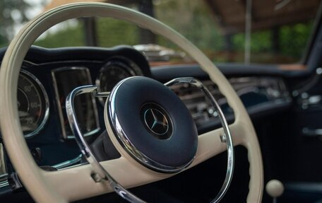 Mercedes-Benz SL-Класс, 1968 год, 13 500 000 рублей, 10 фотография