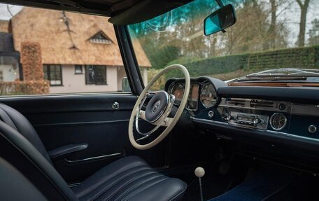 Mercedes-Benz SL-Класс, 1968 год, 13 500 000 рублей, 14 фотография