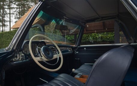 Mercedes-Benz SL-Класс, 1968 год, 13 500 000 рублей, 9 фотография