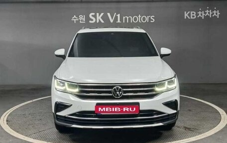 Volkswagen Tiguan II, 2023 год, 3 150 000 рублей, 1 фотография