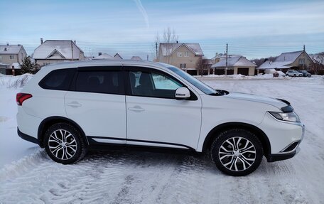Mitsubishi Outlander III рестайлинг 3, 2017 год, 2 200 000 рублей, 3 фотография