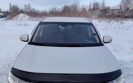 Mitsubishi Outlander III рестайлинг 3, 2017 год, 2 200 000 рублей, 2 фотография