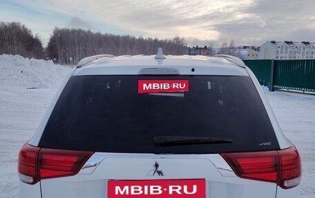 Mitsubishi Outlander III рестайлинг 3, 2017 год, 2 200 000 рублей, 4 фотография