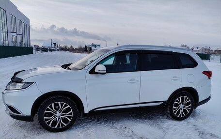 Mitsubishi Outlander III рестайлинг 3, 2017 год, 2 200 000 рублей, 5 фотография