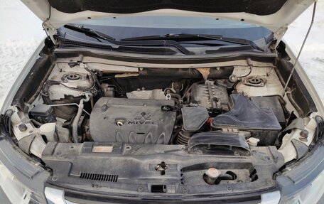 Mitsubishi Outlander III рестайлинг 3, 2017 год, 2 200 000 рублей, 12 фотография