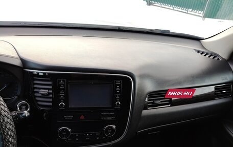 Mitsubishi Outlander III рестайлинг 3, 2017 год, 2 200 000 рублей, 11 фотография