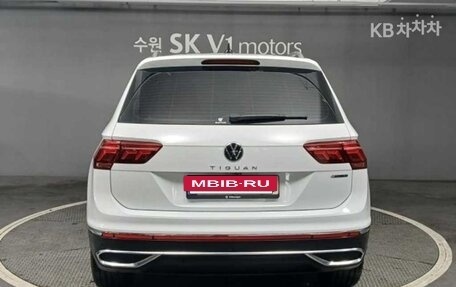 Volkswagen Tiguan II, 2023 год, 3 150 000 рублей, 5 фотография