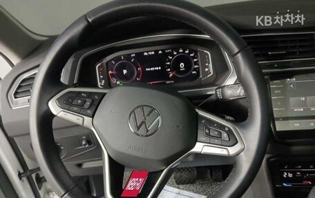 Volkswagen Tiguan II, 2023 год, 3 150 000 рублей, 8 фотография