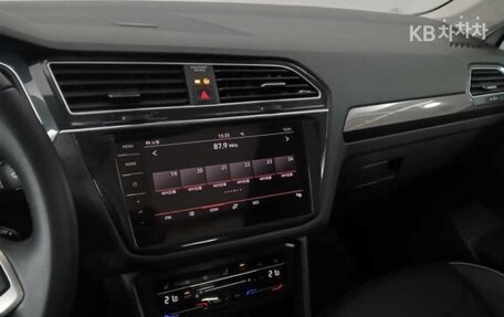 Volkswagen Tiguan II, 2023 год, 3 150 000 рублей, 10 фотография