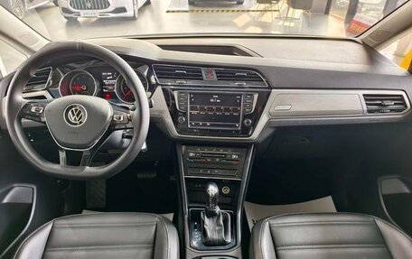 Volkswagen Touran III, 2022 год, 1 720 000 рублей, 6 фотография