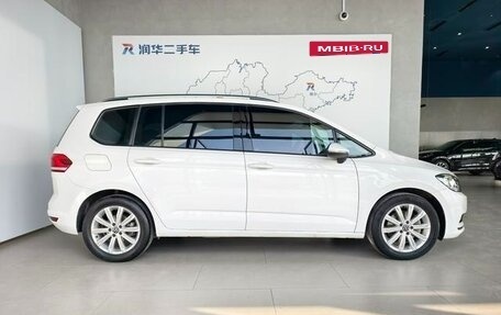 Volkswagen Touran III, 2022 год, 1 720 000 рублей, 3 фотография