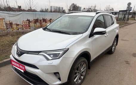 Toyota RAV4, 2018 год, 2 500 000 рублей, 2 фотография